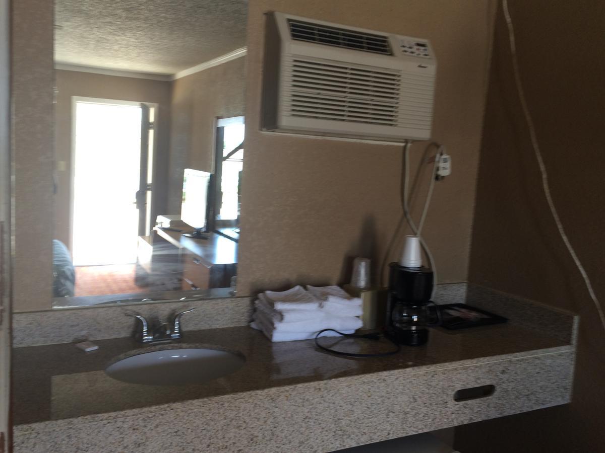 Lake Shore Motel Mannford Екстериор снимка