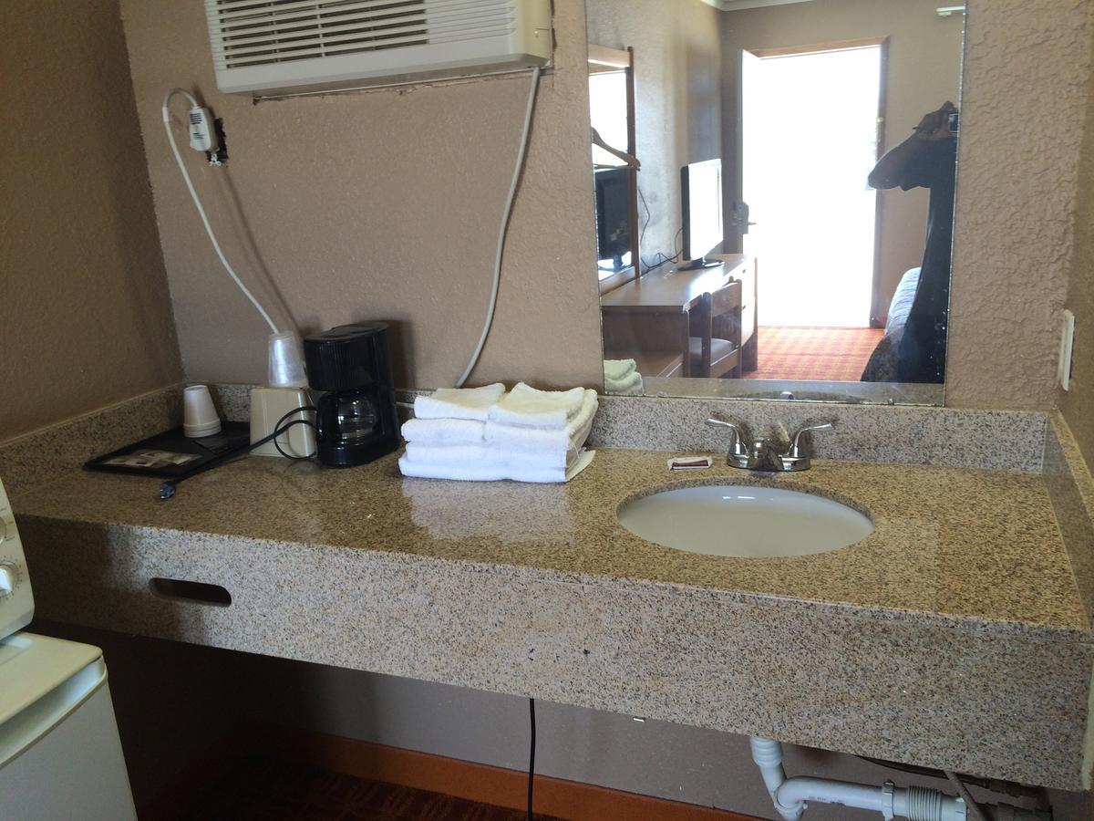 Lake Shore Motel Mannford Екстериор снимка